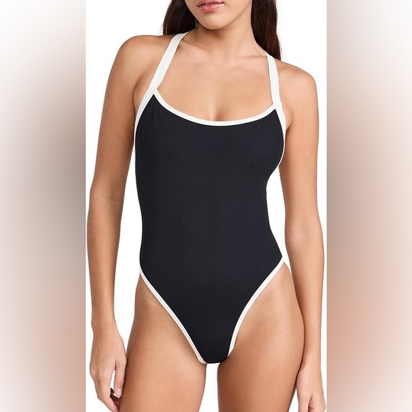 Stunning black/white L*Space Baewatch Ribbed One-Piece Swimsuit😍 - Picture 8 of 10
